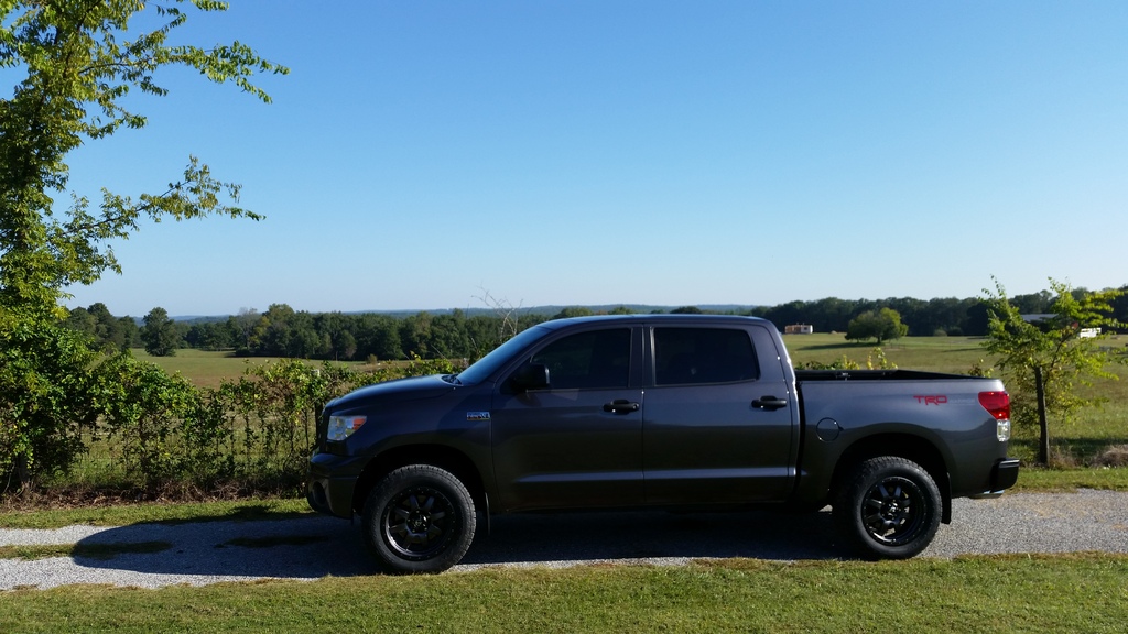 photo 3 Toyota Tundra custom wheels Fuel Trophy 20x9.0, ET +20, tire size 275/60 R20. x ET