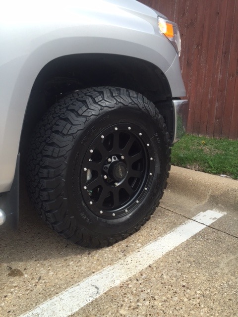 photo 2 Toyota Tundra custom wheels MB 352 18x9.0, ET , tire size 275/70 R18. x ET 
