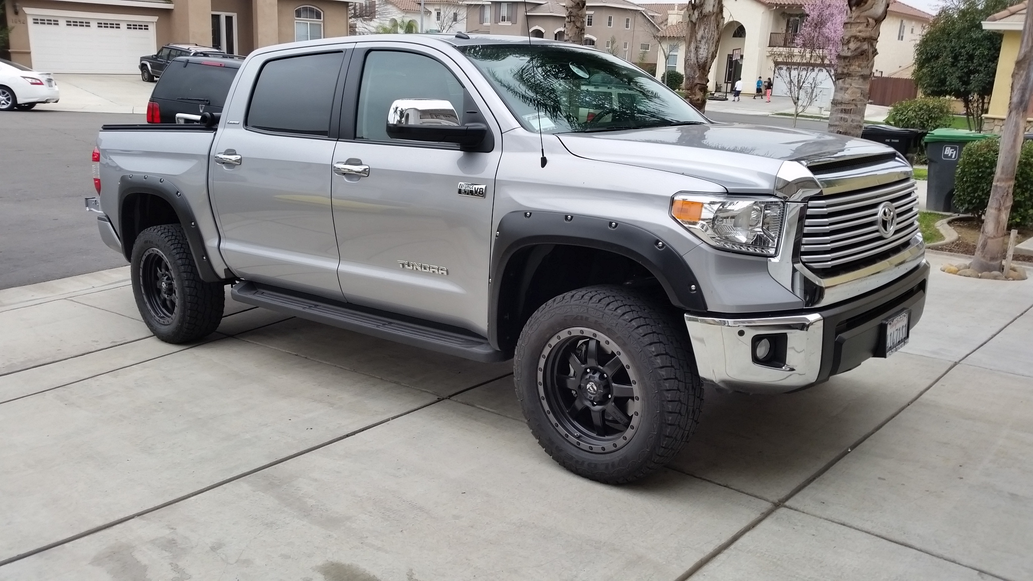 photo 1 Toyota Tundra custom wheels Fuel Trophy 20x9.0, ET +20, tire size 305/55 R20. x ET