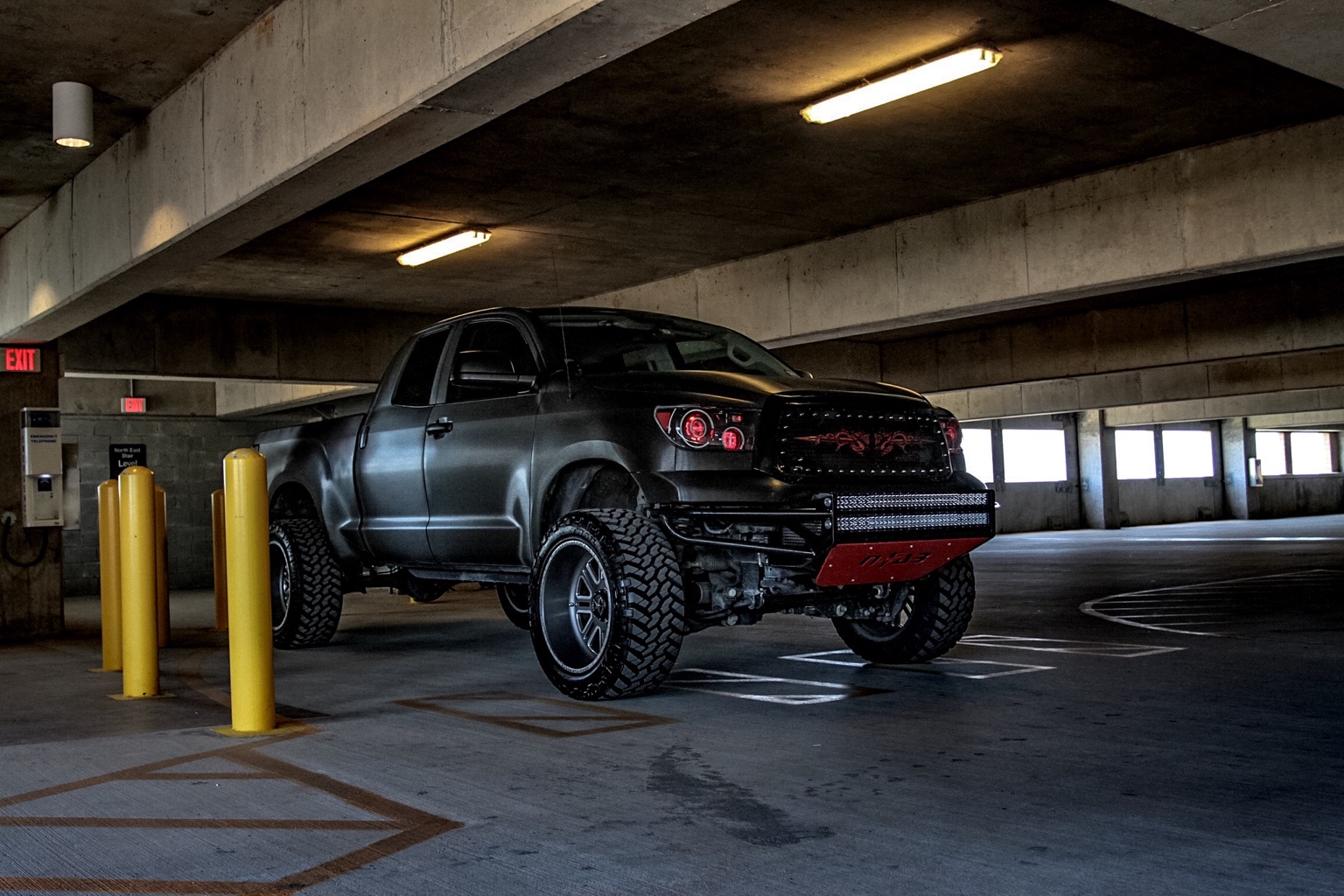 photo 3 Toyota Tundra custom wheels American Force Alpha SF8 22x12.0, ET -44, tire size 325/50 R22. x ET