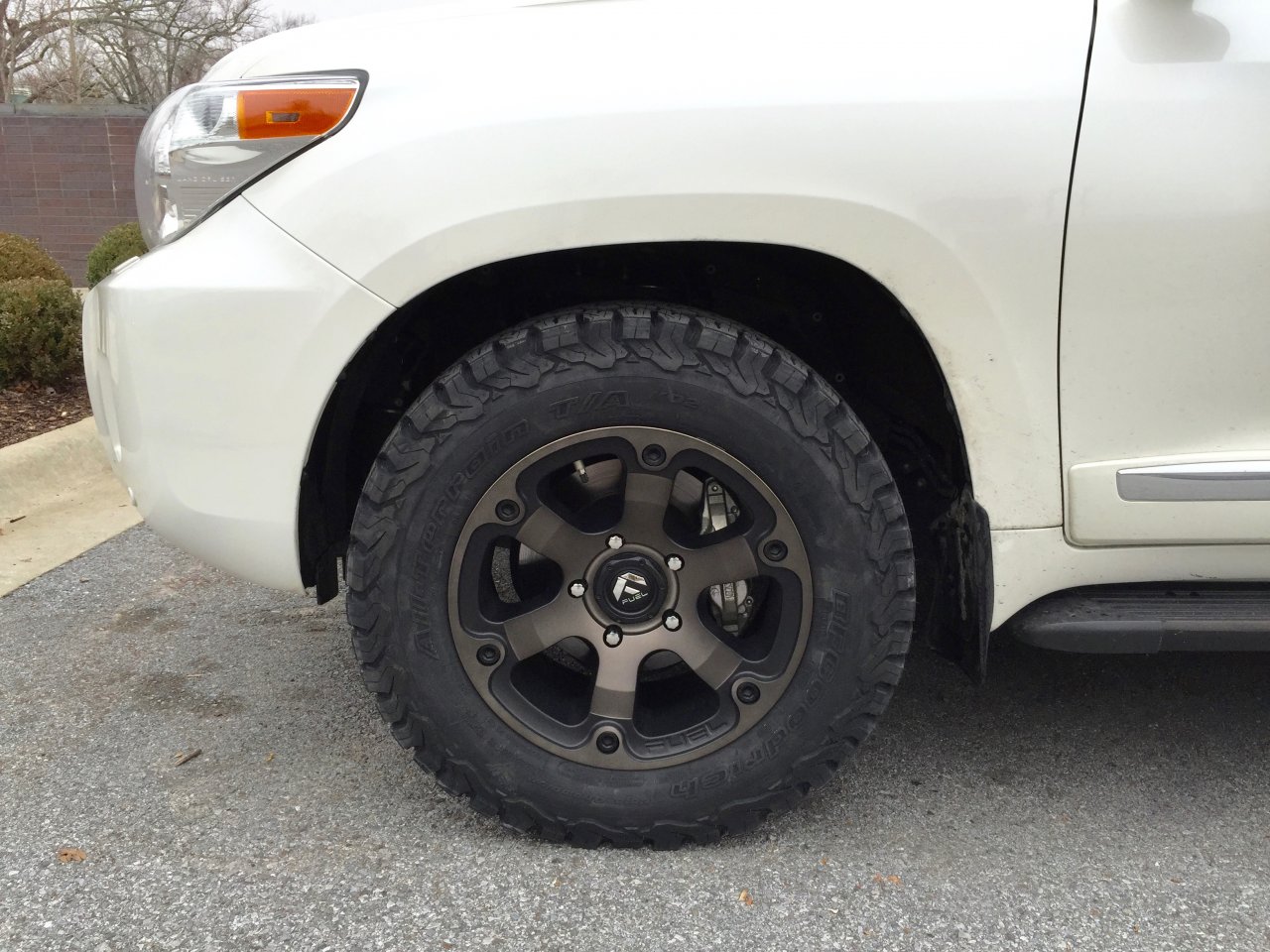 photo 1 Toyota Land Cruiser custom wheels Fuel Beast 18x9.0, ET +20, tire size 285/60 R18. x ET