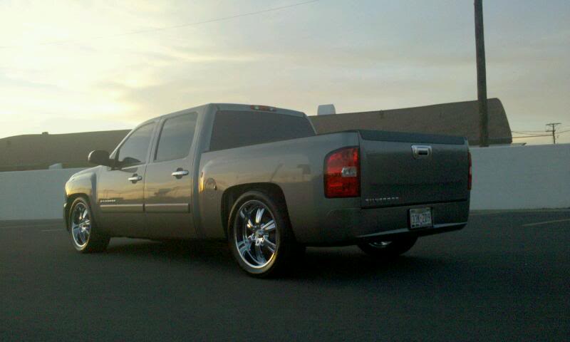 photo 2 Chevrolet Silverado 2500HD custom wheels   22x9.0, ET +30, tire size 305/40 R22. x ET 