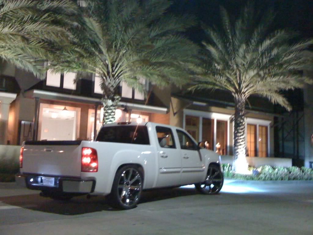 photo 2 GMC Sierra 2500HD custom wheels   26x, ET , tire size 295/30 R26. x ET 
