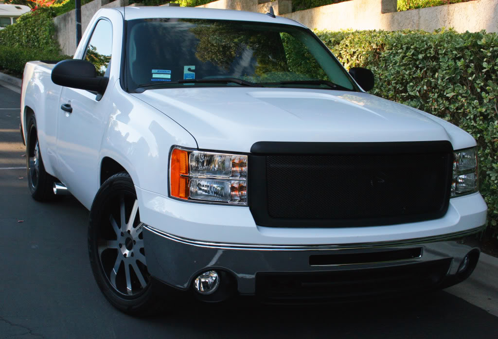 photo 1 GMC Sierra 1500 Classic custom wheels Momo Vortex 22x, ET , tire size 285/45 R22. x ET