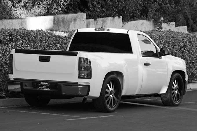 photo 2 GMC Sierra 1500 Classic custom wheels Momo Vortex 22x, ET , tire size 285/45 R22. x ET