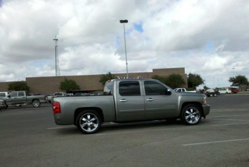 photo 1 GMC Sierra 1500HD Classic custom wheels   22x, ET , tire size 305/40 R22. x ET 