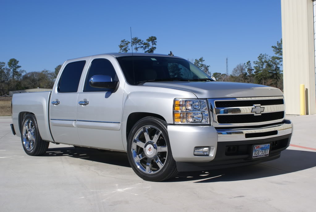 photo 1 Chevrolet Silverado 2500HD custom wheels OEM Cadillac Escaalde 22x, ET , tire size 275/45 R22. x ET 
