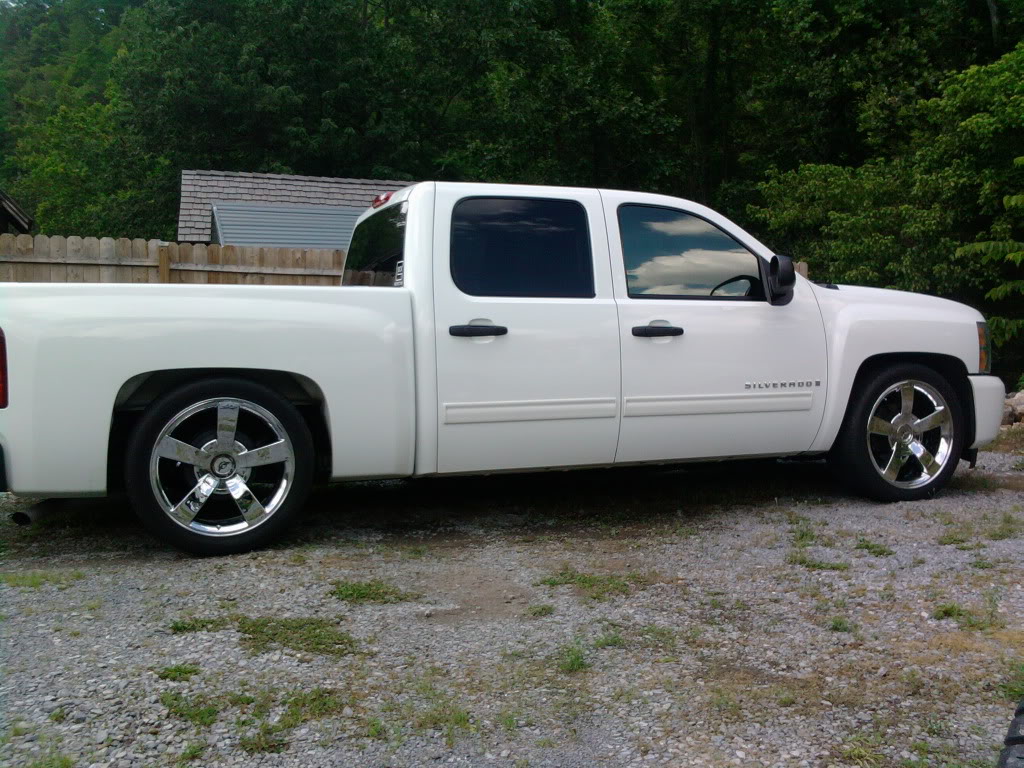photo 1 Chevrolet Silverado 2500HD custom wheels OEM Chevrolet SS Replica 22x, ET , tire size X R22. x ET 