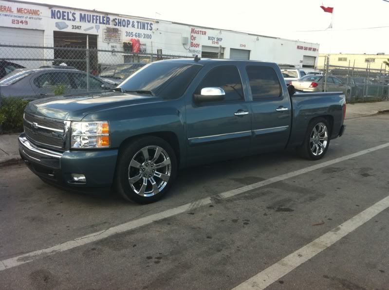 photo 1 Chevrolet Silverado 2500HD custom wheels   22x, ET , tire size 285/45 R22. x ET 