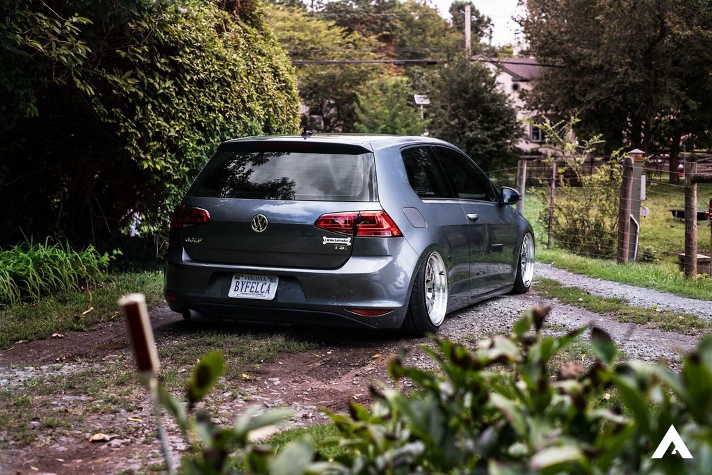 photo 2 Volkswagen GTI custom wheels ESR SR01  17x8.5, ET +25, tire size 215/40 R17. 19x9.5 ET+22