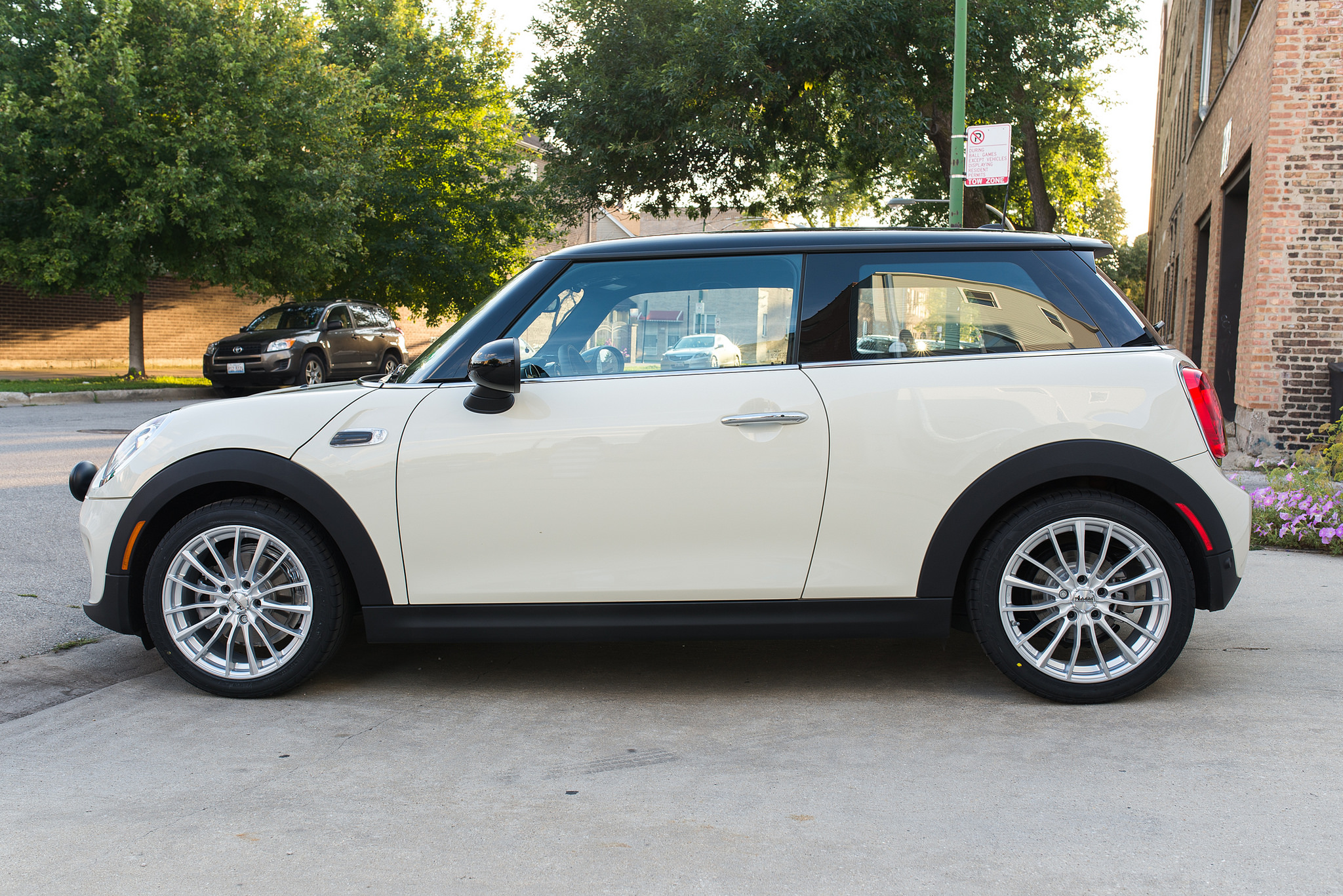 photo 3 MINI Cooper S custom wheels Advanti  B1 Lupo 17x7.0, ET +45, tire size 205/45 R17. x ET