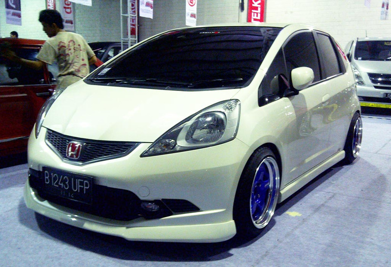 photo 1 Honda Fit custom wheels Work Meister S1 16x8.5, ET +35, tire size 195/45 R16. 16x9.5 ET+26 205/45 R16