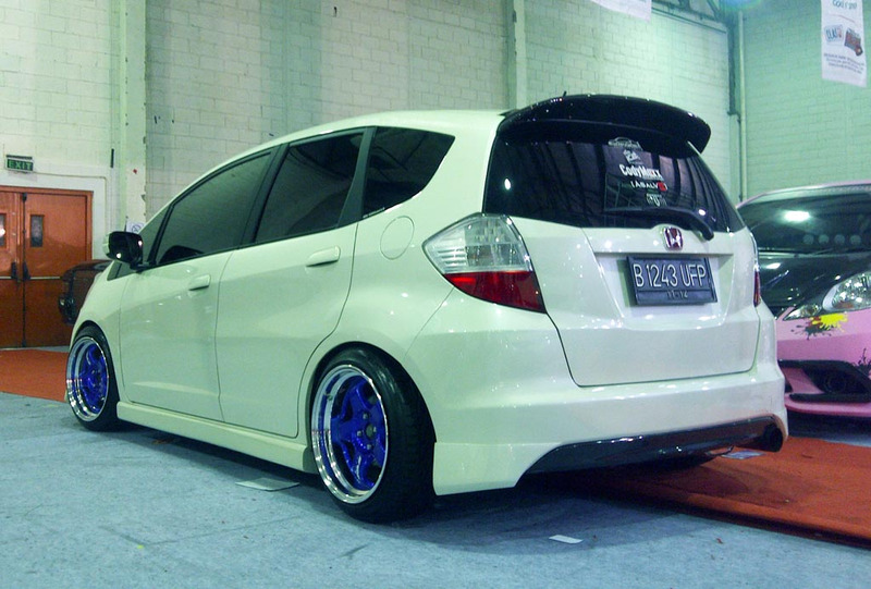 photo 2 Honda Fit custom wheels Work Meister S1 16x8.5, ET +35, tire size 195/45 R16. 16x9.5 ET+26 205/45 R16