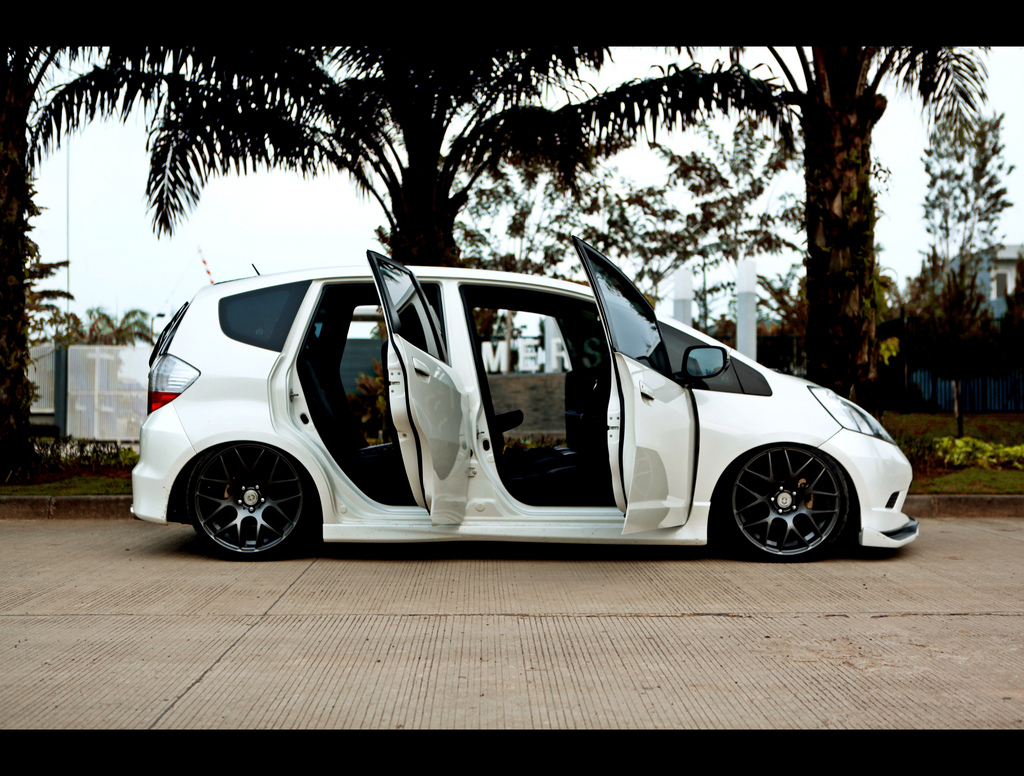 photo 1 Honda Fit custom wheels HRE P40 18x8.0, ET +42, tire size 215/35 R18. 18x9.0 ET+42