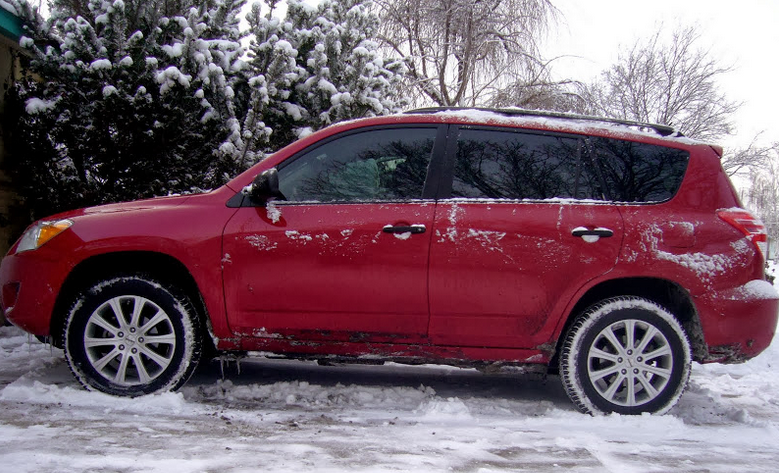 photo 2 Toyota RAV4 custom wheels Momo Winter II 17x, ET , tire size 225/65 R17. x ET