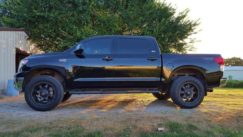 photo 1 Toyota Tundra custom wheels Fuel  Octane  20x9.0, ET +20, tire size 315/60 R20. x ET