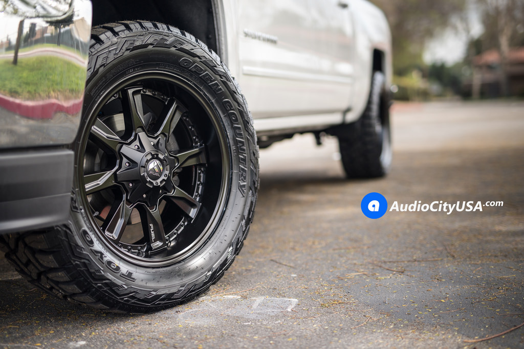 photo 3 Chevrolet Silverado 1500 custom wheels Fuel D604 20x9.0, ET , tire size 315/50 R20. x ET