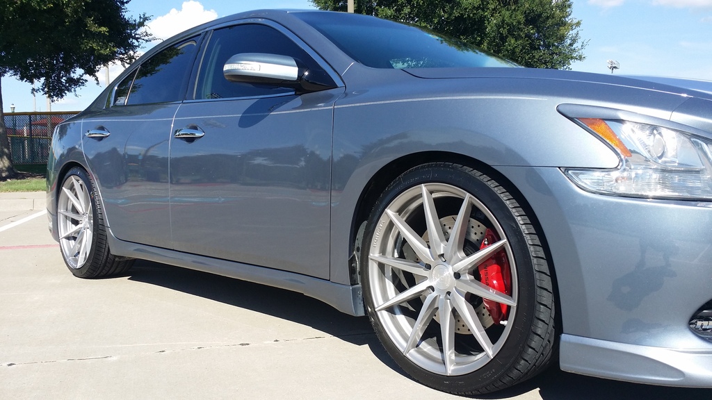 photo 1 Nissan Maxima custom wheels Rohana RF1 20x9.0, ET +35, tire size 255/35 R20. 20x10.0 ET+45 285/30 R20