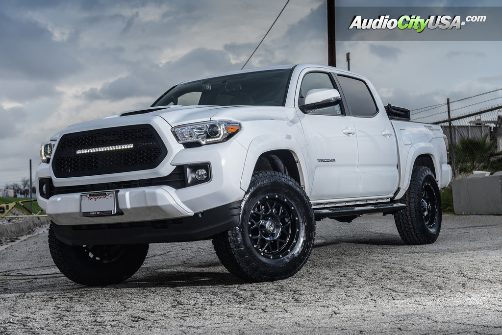 photo 3 Toyota Tacoma custom wheels XD Grenade 820 17x9.0, ET , tire size 265/70 R17. x ET 