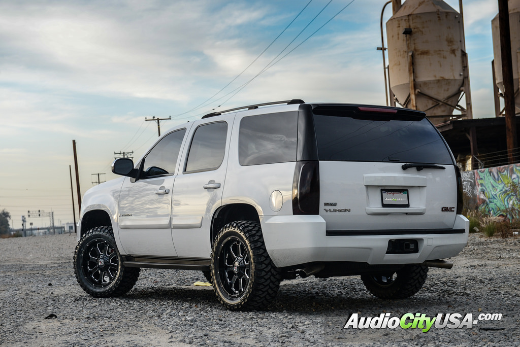 photo 2 GMC Yukon custom wheels XD 825 20x9.0, ET , tire size 315/50 R20. x ET 
