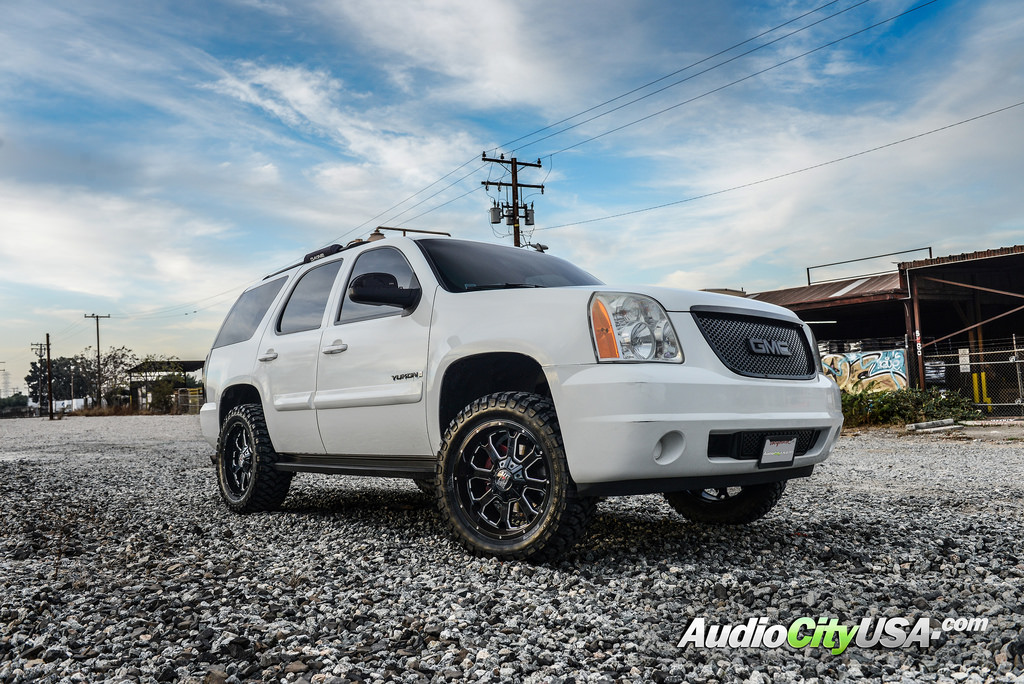 photo 3 GMC Yukon custom wheels XD 825 20x9.0, ET , tire size 315/50 R20. x ET 