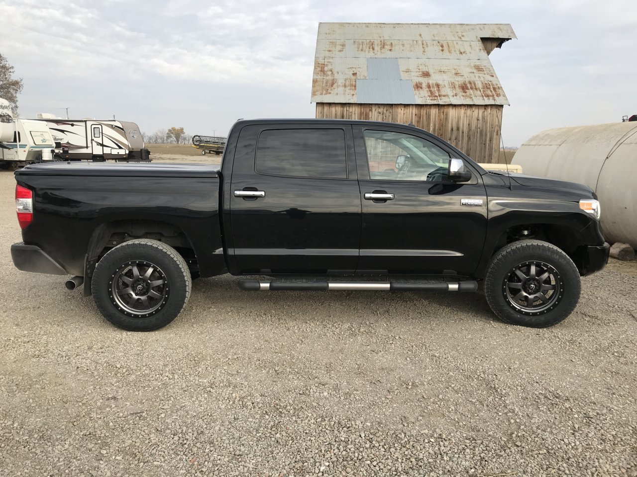 photo 1 Toyota Tundra custom wheels Fuel Trophy D552 20x9.0, ET +20, tire size 275/65 R20. x ET