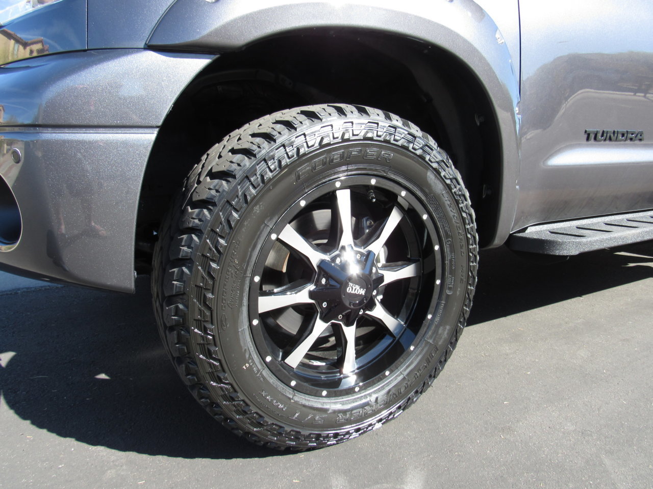 photo 1 Toyota Tundra custom wheels Moto Metal  970 20x, ET +18, tire size 275/65 R20. x ET