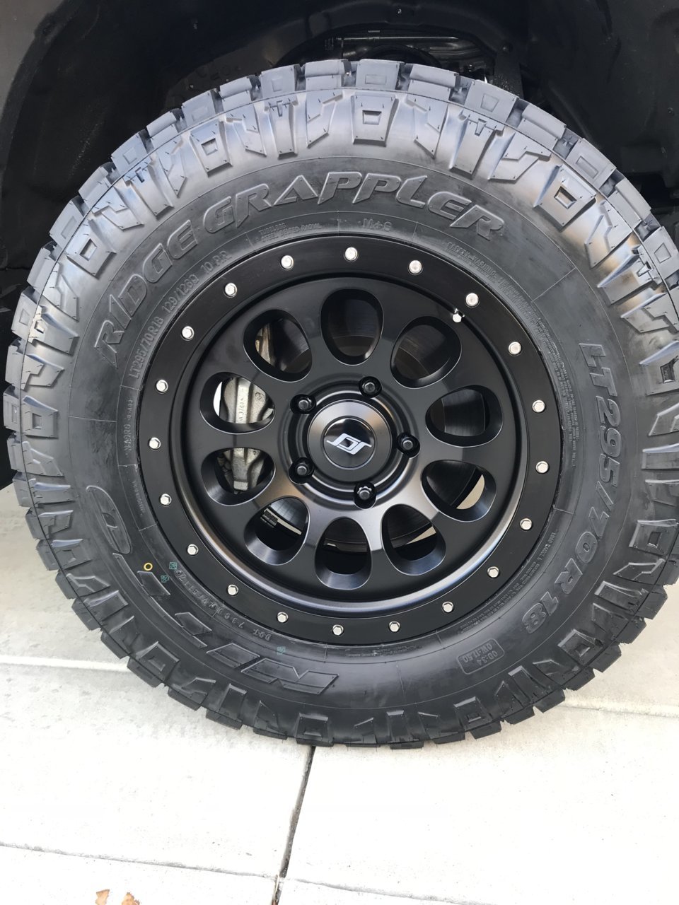 photo 1 Toyota Tundra custom wheels Stealth Custom Series Ray10 18x9.0, ET +25, tire size 295/70 R18. x ET