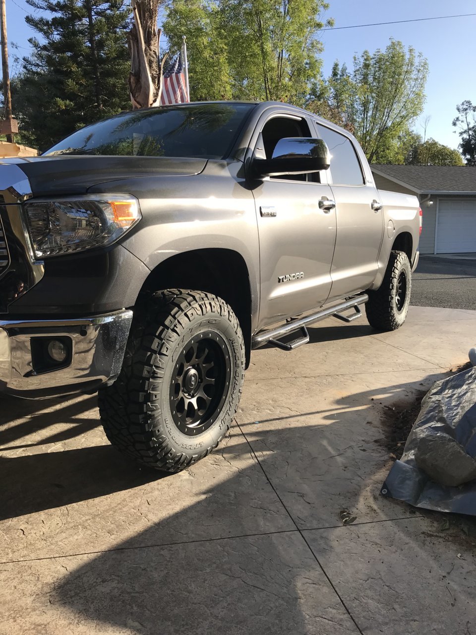 photo 2 Toyota Tundra custom wheels Stealth Custom Series Ray10 18x9.0, ET +25, tire size 295/70 R18. x ET