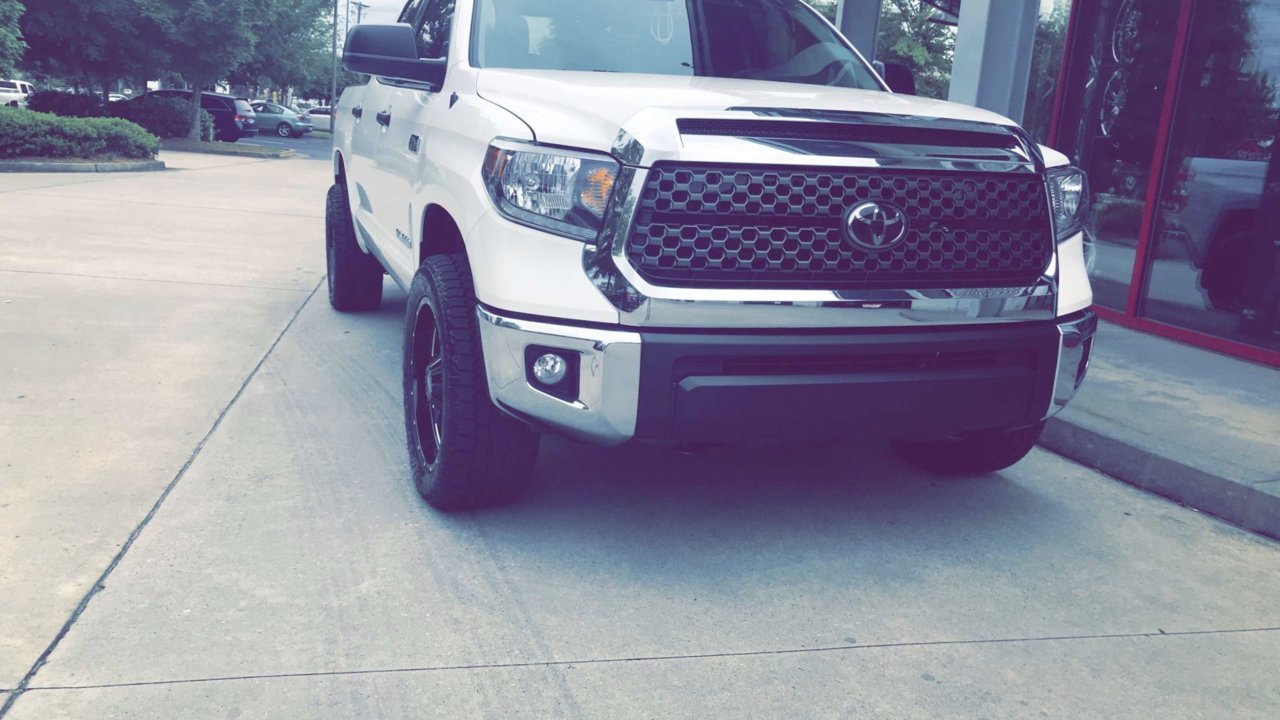 photo 1 Toyota Tundra custom wheels Moto Metal MO982 20x9.0, ET , tire size 275/55 R20. x ET