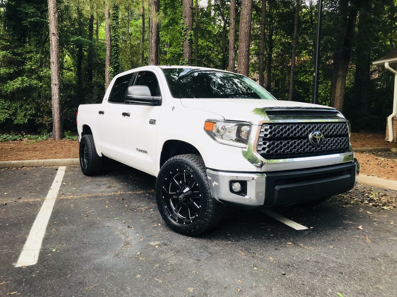 photo 2 Toyota Tundra custom wheels Moto Metal MO982 20x9.0, ET , tire size 275/55 R20. x ET