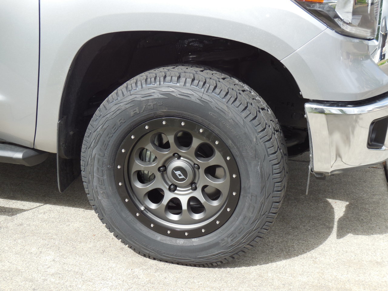 photo 3 Toyota Tundra custom wheels Stealth Custom Series Ray 10 18x9.0, ET , tire size 275/65 R18. x ET