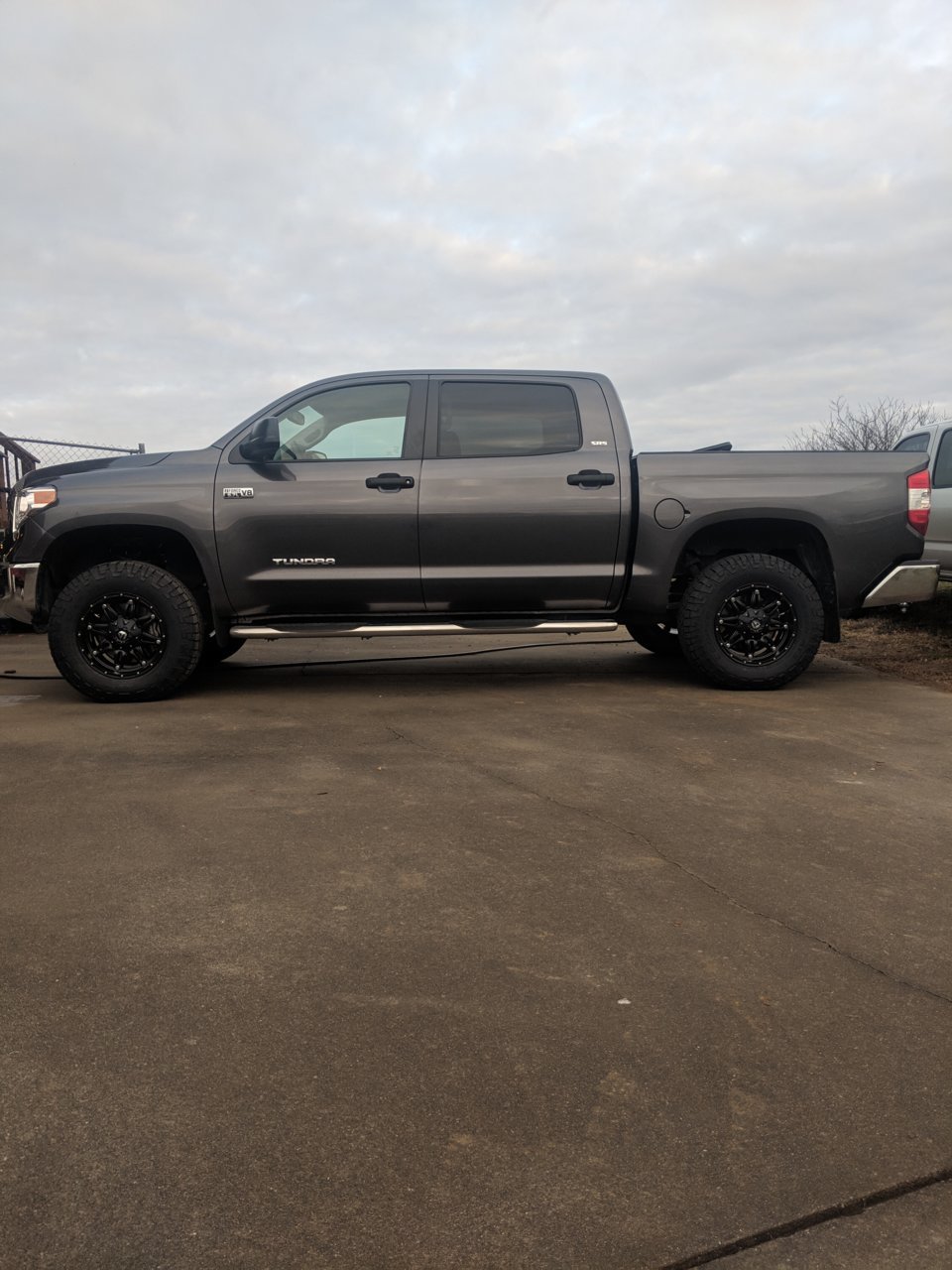 photo 1 Toyota Tundra custom wheels Fuel Hostage D531 18x9.0, ET +20, tire size 275/70 R18. x ET 