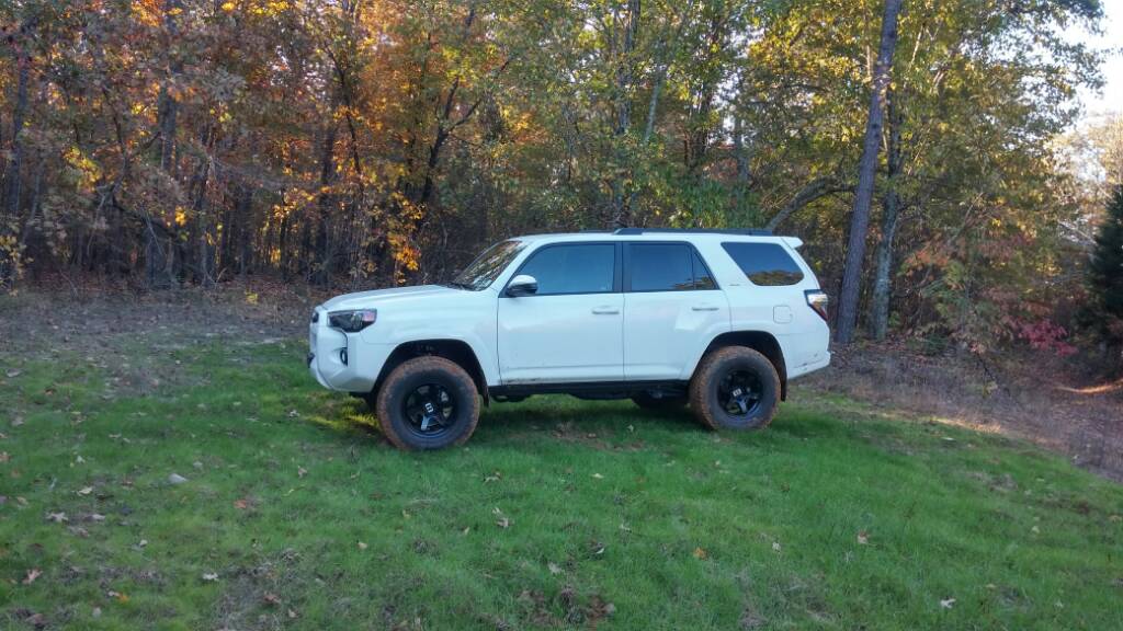 photo 1 Toyota 4Runner custom wheels Level 8  17x8.0, ET 0, tire size 285/70 R17. x ET