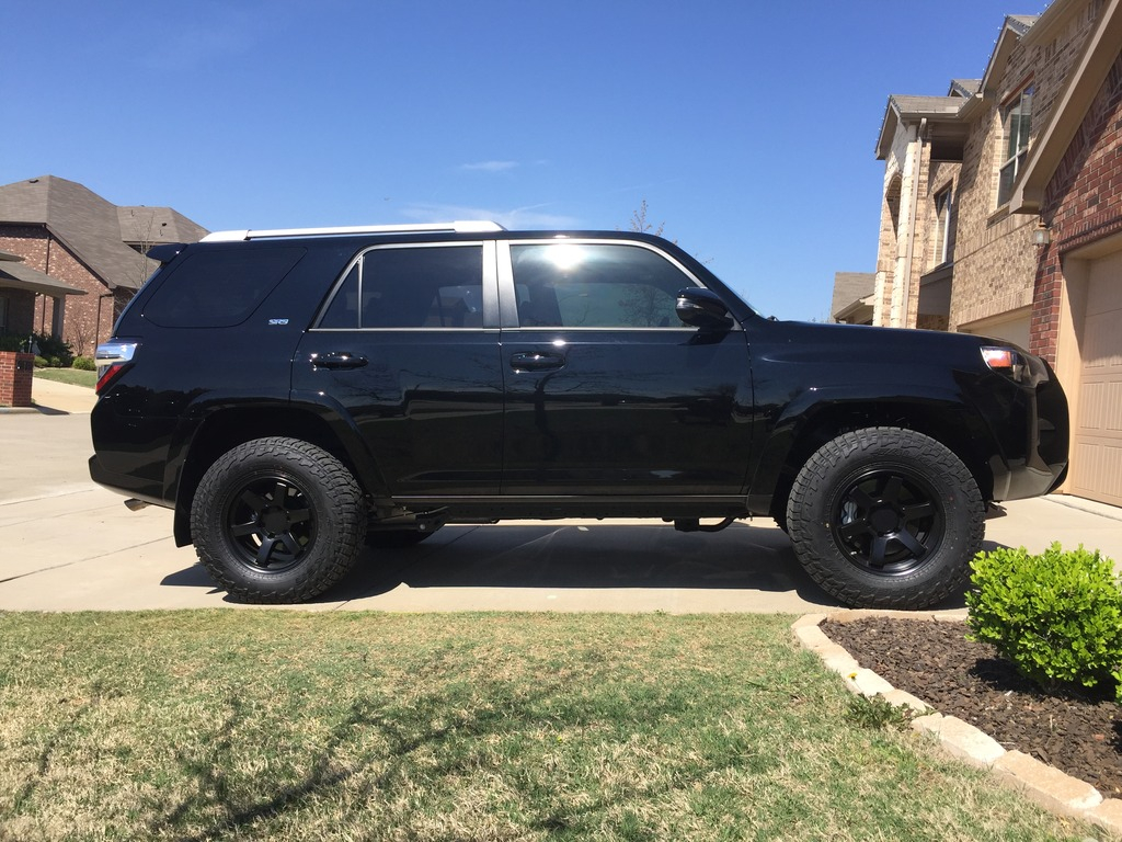 photo 1 Toyota 4Runner custom wheels Stock  17x8.0, ET -10, tire size 265/70 R17. x ET