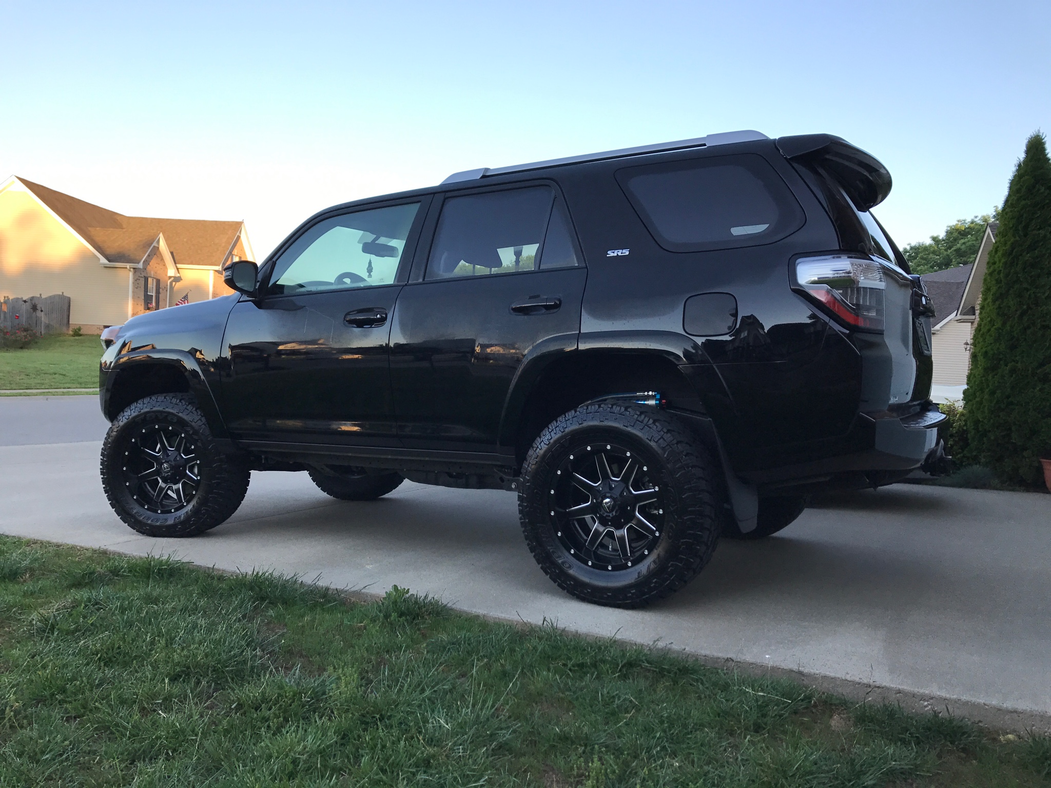 photo 1 Toyota 4Runner custom wheels Fuel  maverick 18x9.0, ET -12, tire size 285/65 R18. x ET