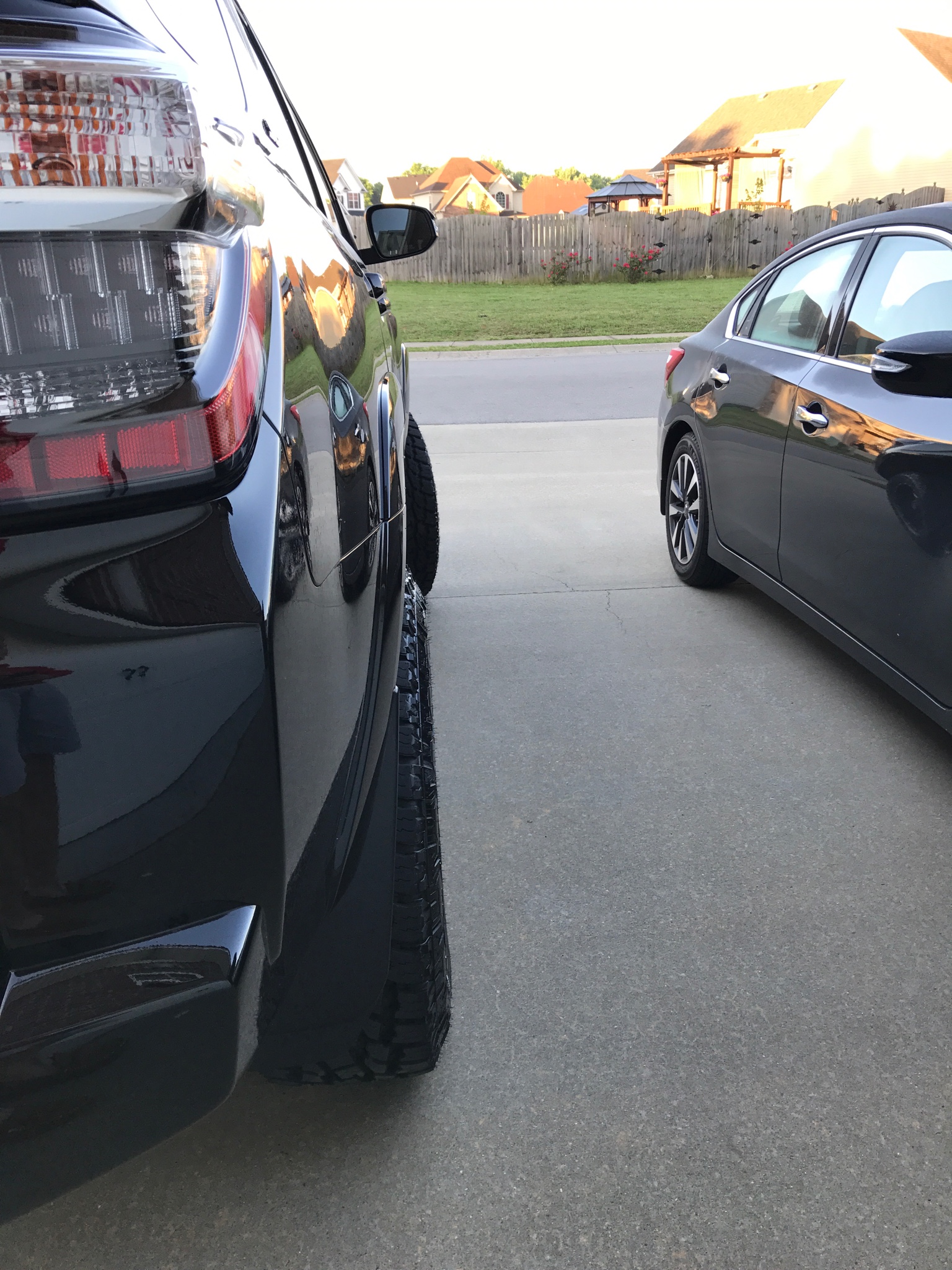 photo 2 Toyota 4Runner custom wheels Fuel  maverick 18x9.0, ET -12, tire size 285/65 R18. x ET