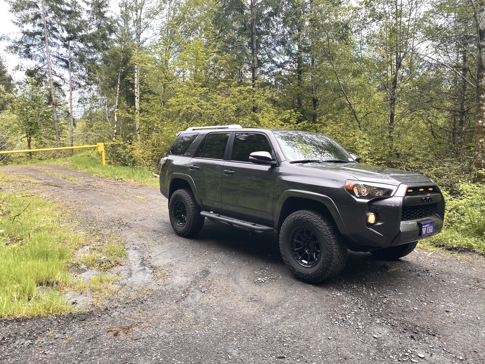 photo 1 Toyota 4Runner custom wheels Fuel  D689 17x9.0, ET -12, tire size 285/70 R17. x ET 