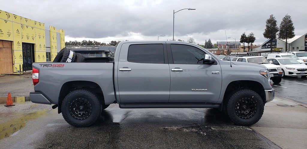 photo 1 Toyota Tundra custom wheels SCS  Ray 10 18x, ET , tire size 295/70 R18. x ET