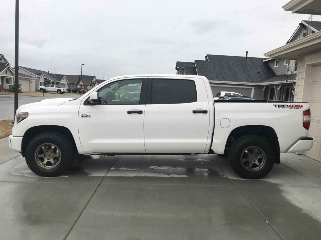 photo 1 Toyota Tundra custom wheels Konig Six Shooters 17x9.0, ET +25, tire size 285/70 R17. x ET