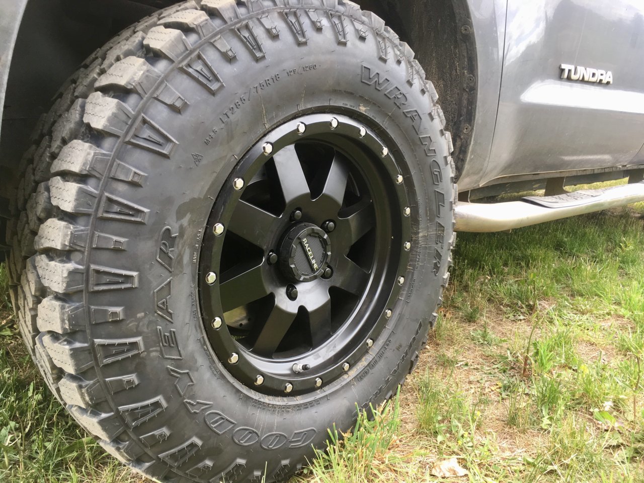 photo 1 Toyota Tundra custom wheels Raceline  Defenders 18x9.0, ET +18, tire size 285/75 R18. x ET
