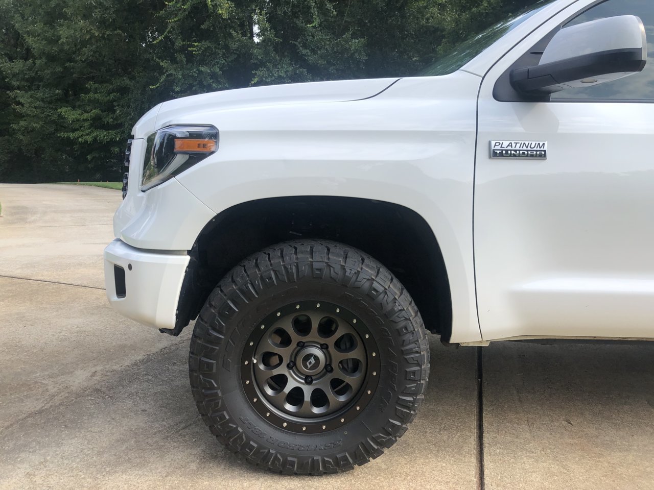 photo 1 Toyota Tundra custom wheels   18x9.0, ET +25, tire size 35X12.5 R18. x ET