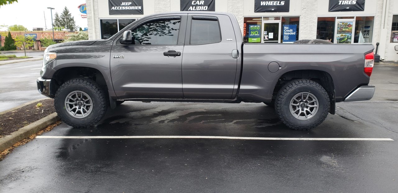 photo 1 Toyota Tundra custom wheels   17x8.5, ET +25, tire size 285/75 R17. x ET