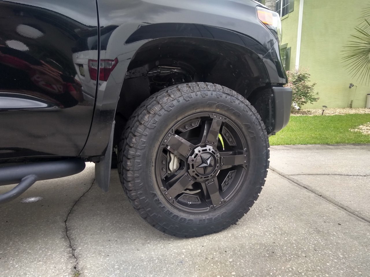 photo 2 Toyota Tundra custom wheels   20x9.0, ET +30, tire size 295/60 R20. x ET