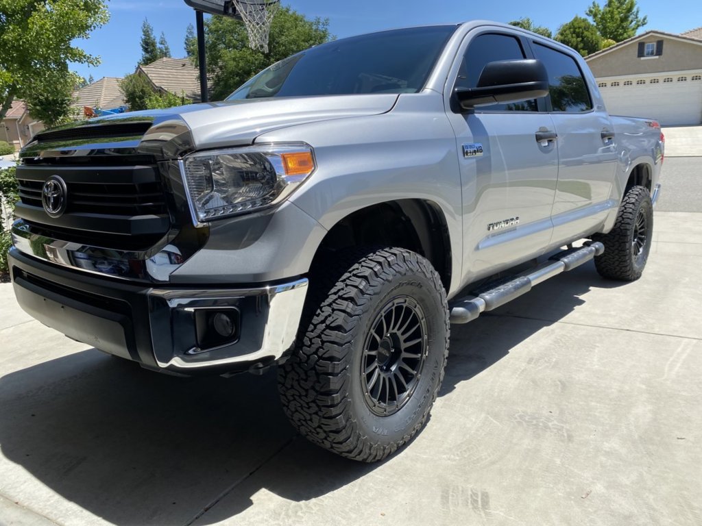 photo 1 Toyota Tundra custom wheels   18x9.0, ET +18, tire size 325/65 R18. x ET 