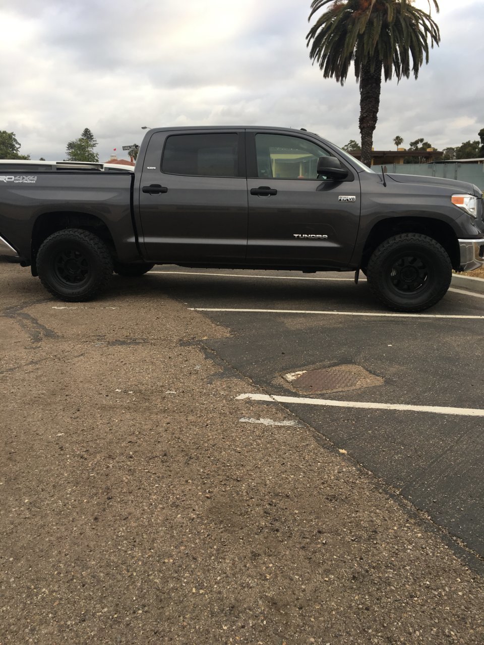 photo 1 Toyota Tundra custom wheels   17x8.5, ET 0, tire size 295/70 R17. x ET