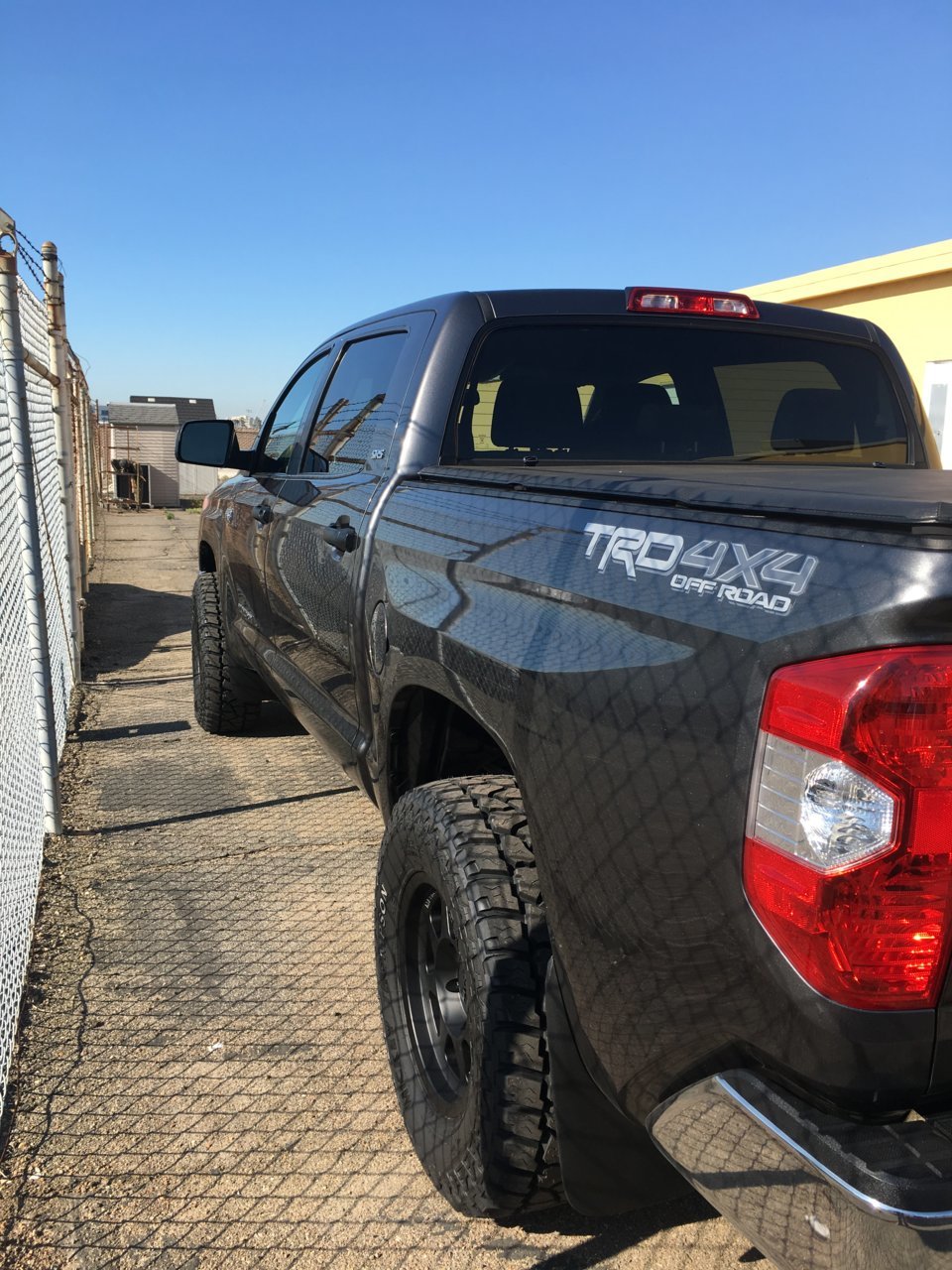 photo 2 Toyota Tundra custom wheels   17x8.5, ET 0, tire size 295/70 R17. x ET