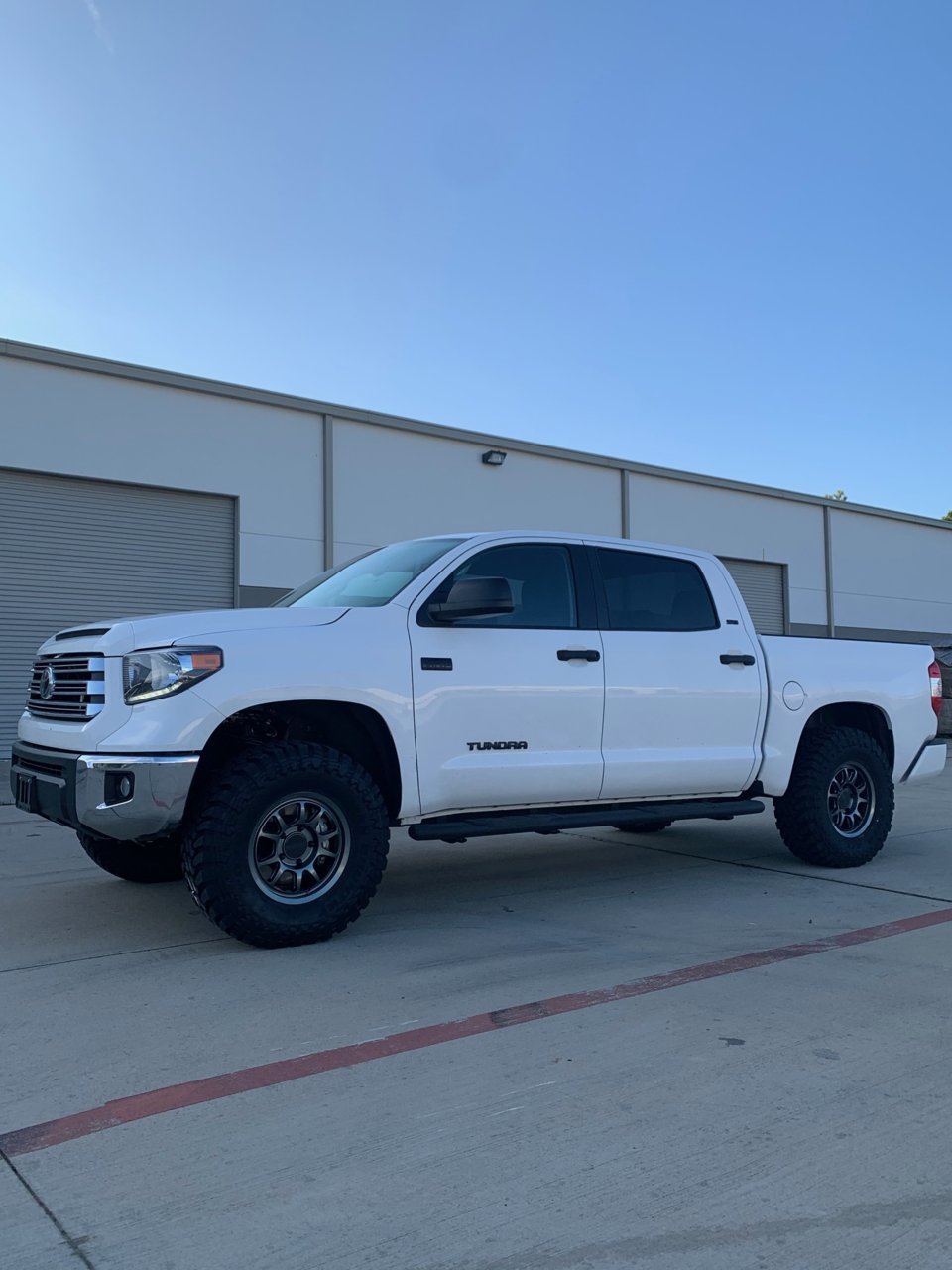 photo 1 Toyota Tundra custom wheels   17x8.5, ET +25, tire size 35X12.5 R17. x ET