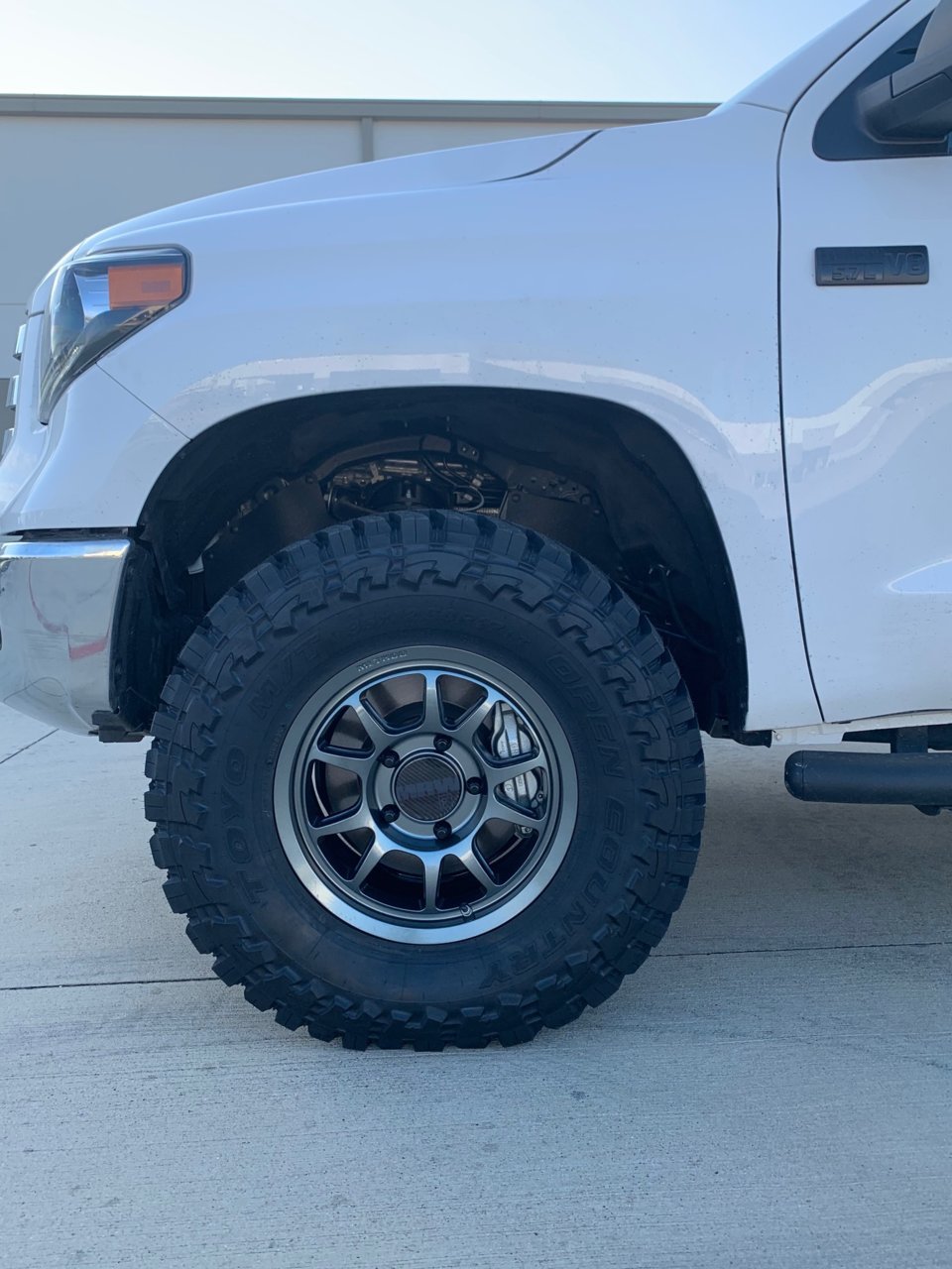 photo 2 Toyota Tundra custom wheels   17x8.5, ET +25, tire size 35X12.5 R17. x ET