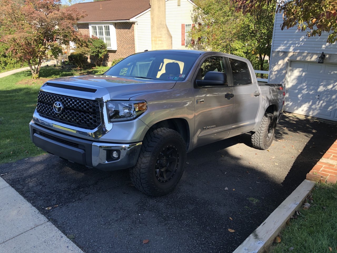 photo 1 Toyota Tundra custom wheels   17x8.5, ET +25, tire size 295/70 R17. x ET